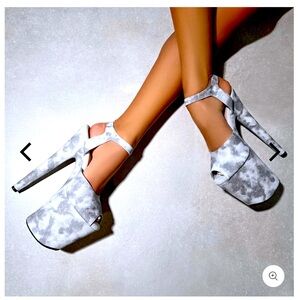 Hella Heels Fairy Clouds 8” Stiletto, Size 8